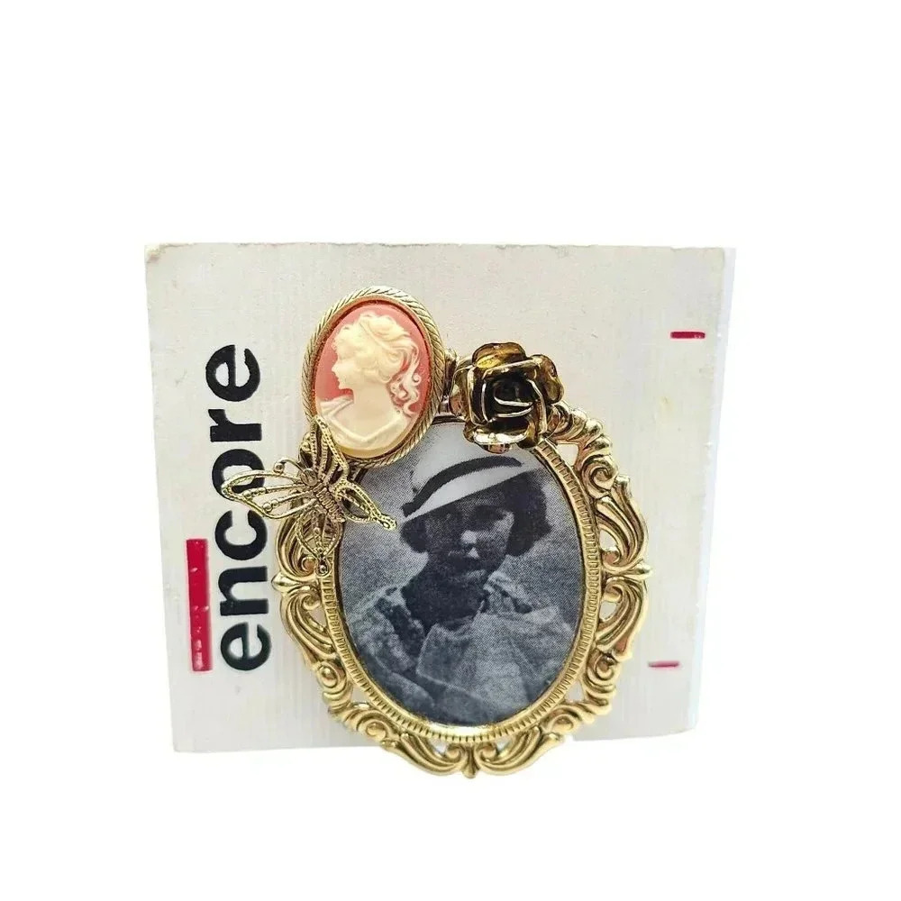 Encore Mother of Pearl Cameo Flower Filigree Brooch Pin Gold Tone Vintage
